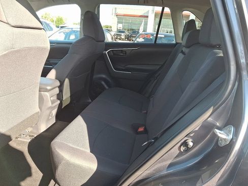 Used 2019 Toyota RAV4 LE AWD/4WD image 10