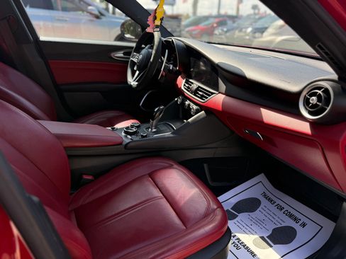 Used 2019 Alfa Romeo Giulia w/ Quick Order Package 22K Sport RWD image 16