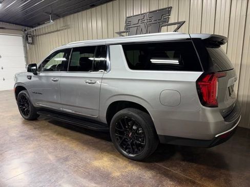 Used 2023 GMC Yukon XL SLT w/ SLT Premium Package AWD/4WD image 5