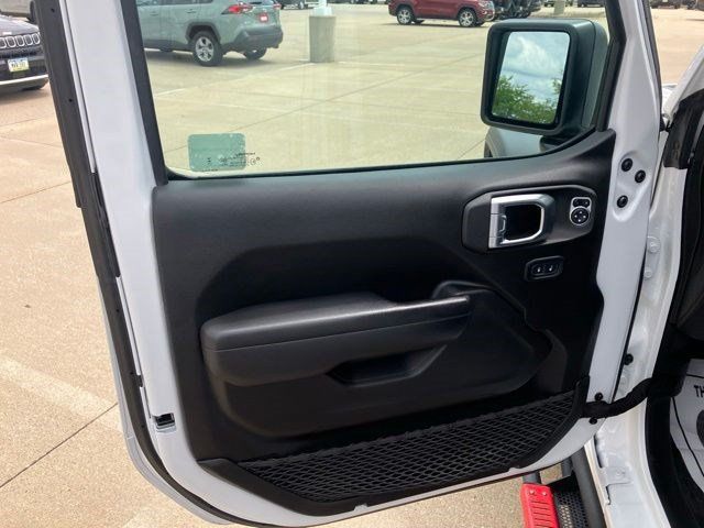 Used 2024 Jeep Wrangler Unlimited Rubicon w/ Convenience Group AWD/4WD image 11