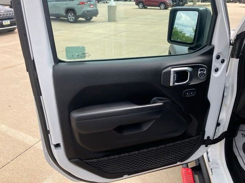 Used 2024 Jeep Wrangler Unlimited Rubicon w/ Convenience Group AWD/4WD image 11