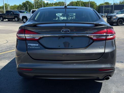 Used 2018 Ford Fusion SE w/ Equipment Group 201A FWD image 7