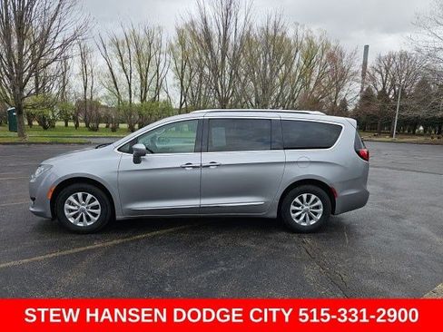 Used 2018 Chrysler Pacifica Touring-L w/ Premium Audio Group image 1