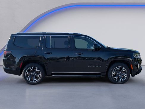 Used 2023 Jeep Wagoneer Series III w/ Preferred Equipment Group image 4