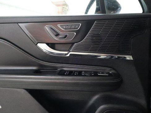 Used 2022 Lincoln Corsair AWD w/ Equipment Group 101A image 12