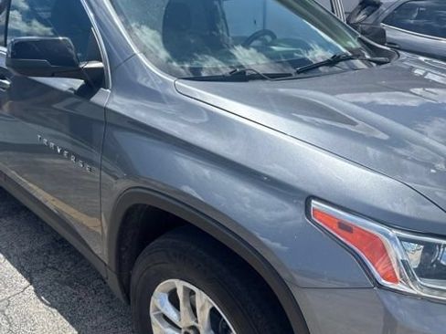 Used 2021 Chevrolet Traverse LS FWD image 2
