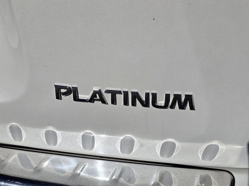 Used 2015 Nissan Pathfinder Platinum image 10