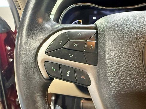 Used 2019 Jeep Grand Cherokee Laredo RWD image 12