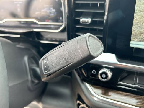 Used 2025 GMC Sierra 1500 SLE image 16