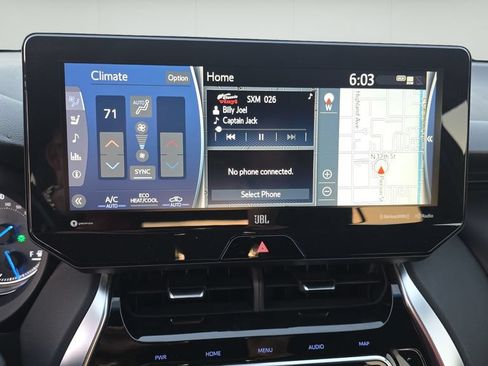 Used 2022 Toyota Venza XLE AWD/4WD image 16