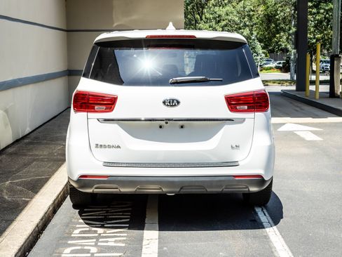 Used 2020 Kia Sedona LX FWD image 6