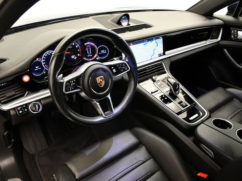 Used 2020 Porsche Panamera 4 image 4