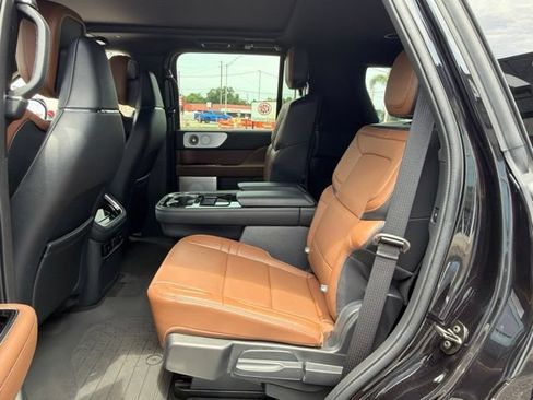 Certified 2023 Lincoln Navigator Reserve AWD/4WD image 15
