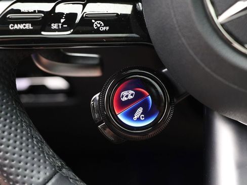 Used 2025 Mercedes-Benz GLC 43 AMG 4MATIC image 22