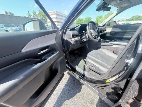 Used 2025 Toyota Grand Highlander AWD image 8