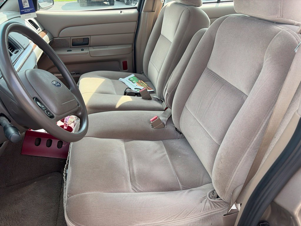 Used 2003 Ford Crown Victoria RWD image 5