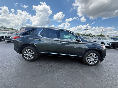 Used 2018 Chevrolet Traverse Premier w/ Driver Confidence II Package FWD image 2
