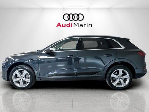 Used 2019 Audi e-tron Prestige w/ Prestige Package image 2