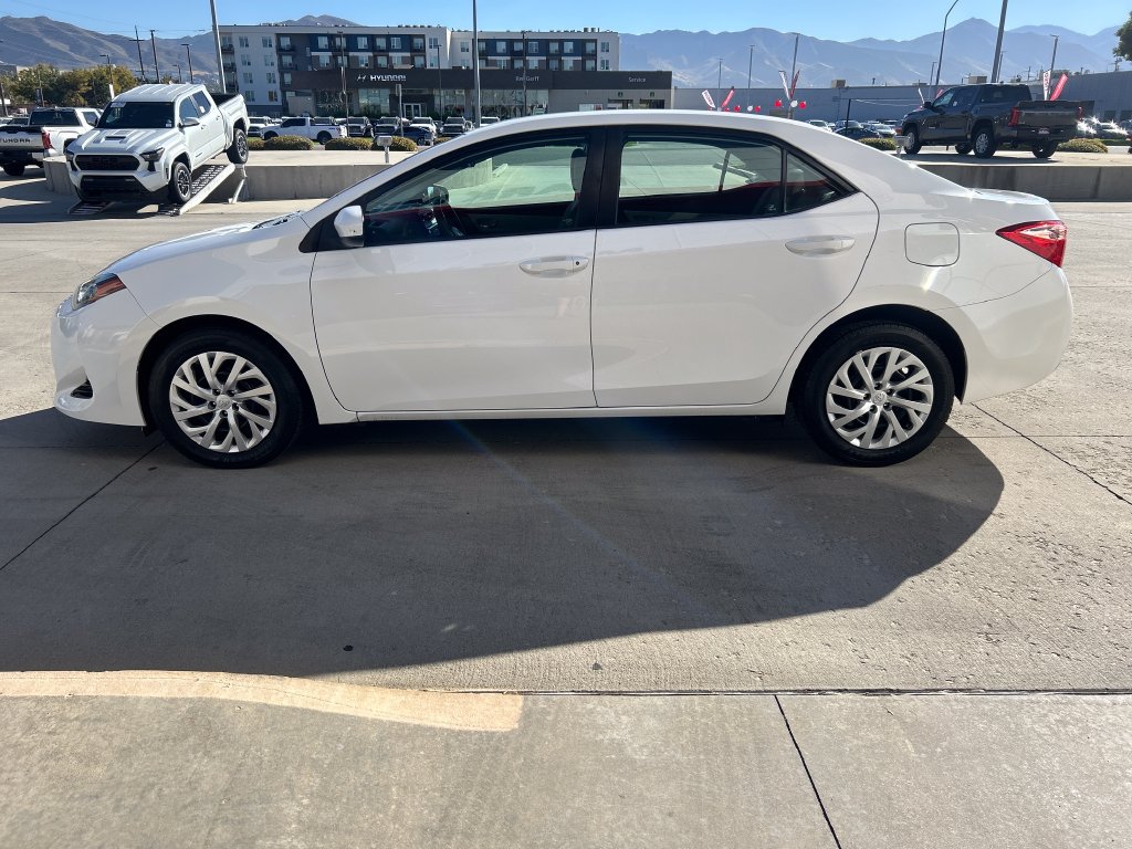 Used 2017 Toyota Corolla LE w/ Carpet Mat Package (TMS) FWD image 2