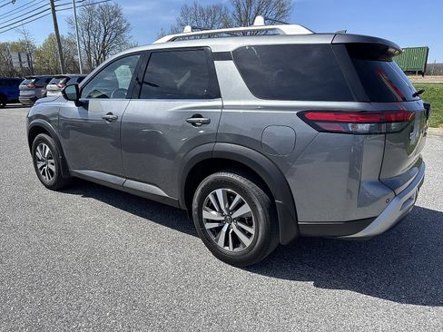 Used 2023 Nissan Pathfinder SL image 5
