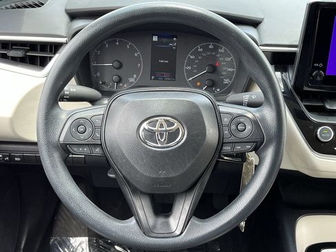 Used 2025 Toyota Corolla LE FWD image 11