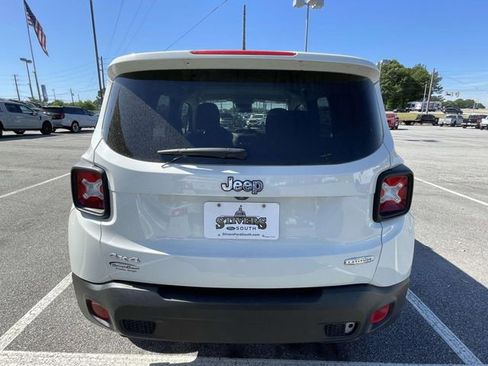 Used 2017 Jeep Renegade Latitude w/ Cold Weather Group AWD/4WD image 4