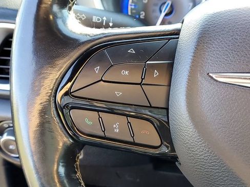 Used 2020 Chrysler Pacifica Touring-L AWD/4WD image 17