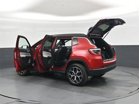 Used 2025 Jeep Compass Limited image 47