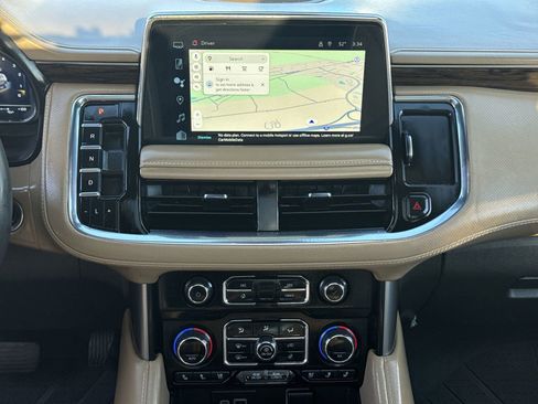 Used 2024 Chevrolet Suburban Premier w/ Advanced Technology Package image 31