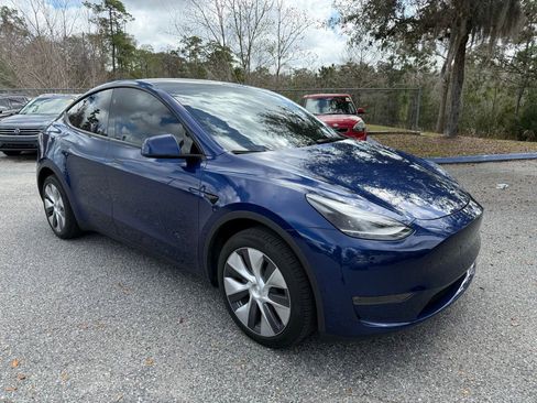 Used 2024 Tesla Model Y Long Range image 3