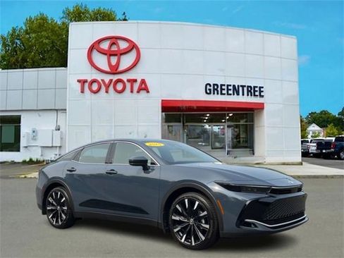 Used 2025 Toyota Crown Platinum image 1