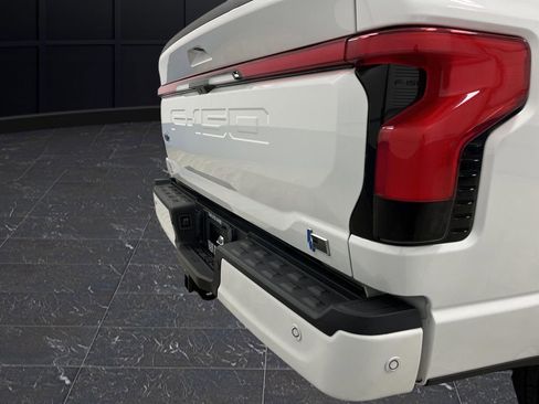 Used 2022 Ford F150 Lightning Lariat image 34