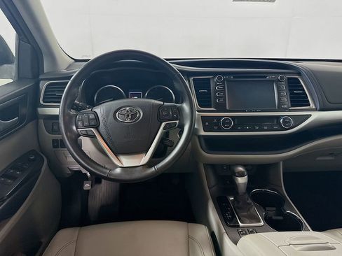 Certified 2018 Toyota Highlander XLE FWD image 23
