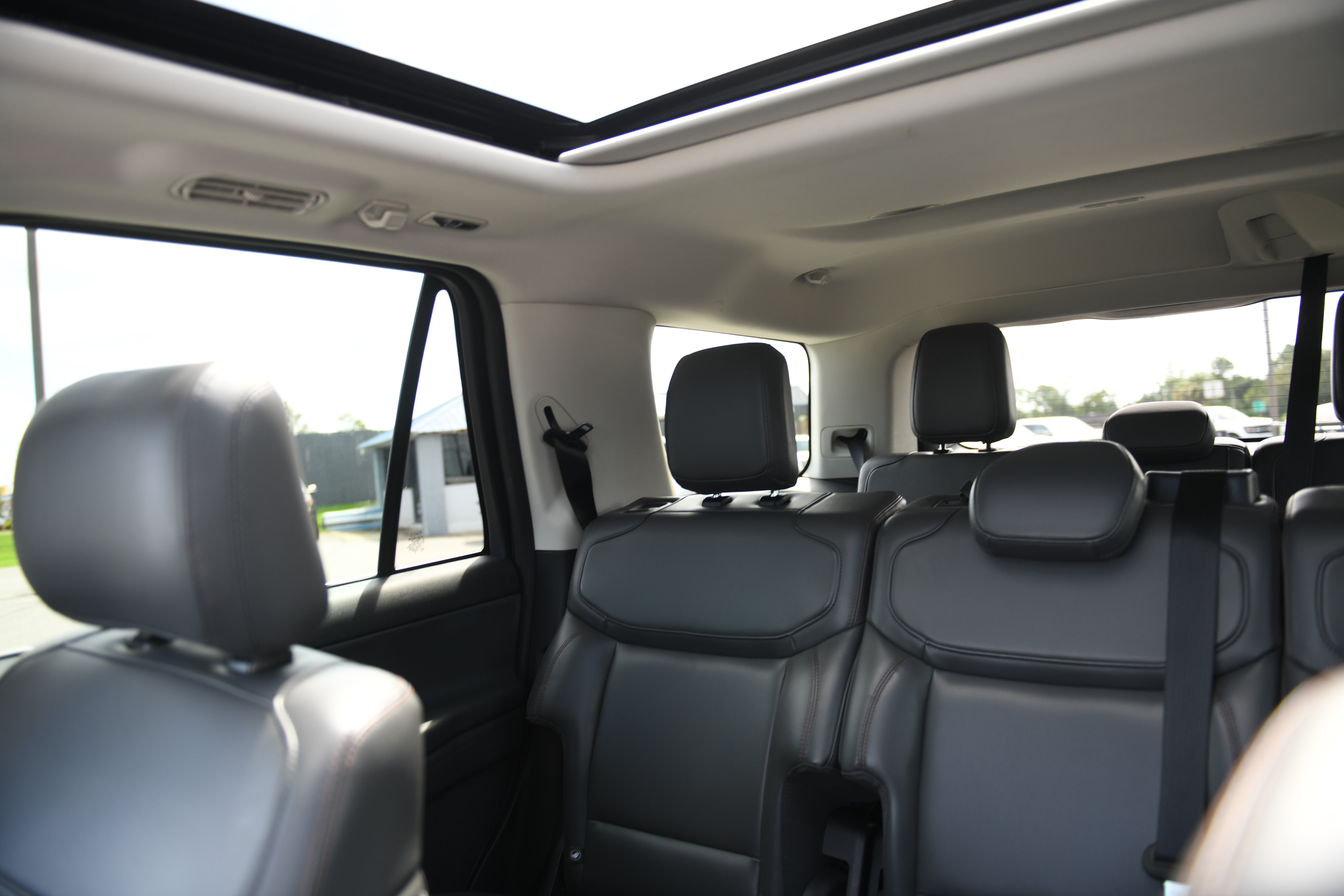 Used 2025 Ford Expedition Active AWD/4WD image 33