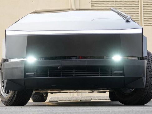 Used 2024 Tesla Cybertruck AWD Crew Cab image 44