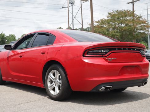 Used 2019 Dodge Charger SXT RWD image 3