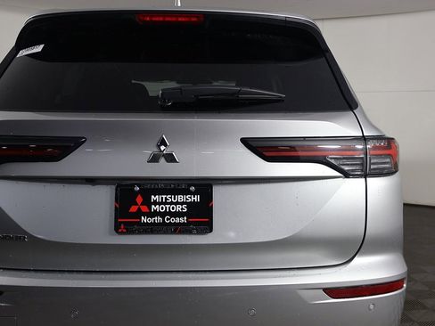 New 2026 Mitsubishi Outlander ES image 15