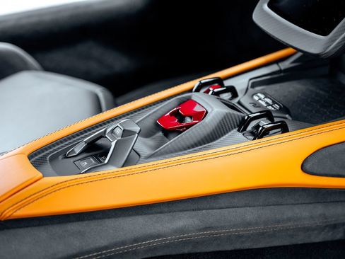 Used 2025 Lamborghini Revuelto AWD/4WD image 25