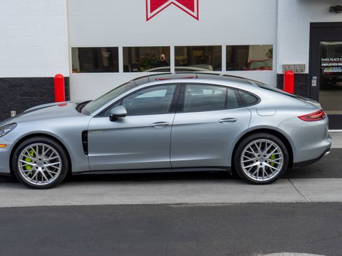 Used 2018 Porsche Panamera 4 image 48