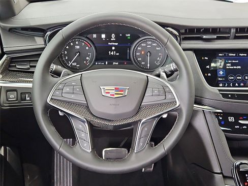 New 2026 Cadillac XT5 Sportv w/ LPO, Floor Liner Package AWD/4WD image 15