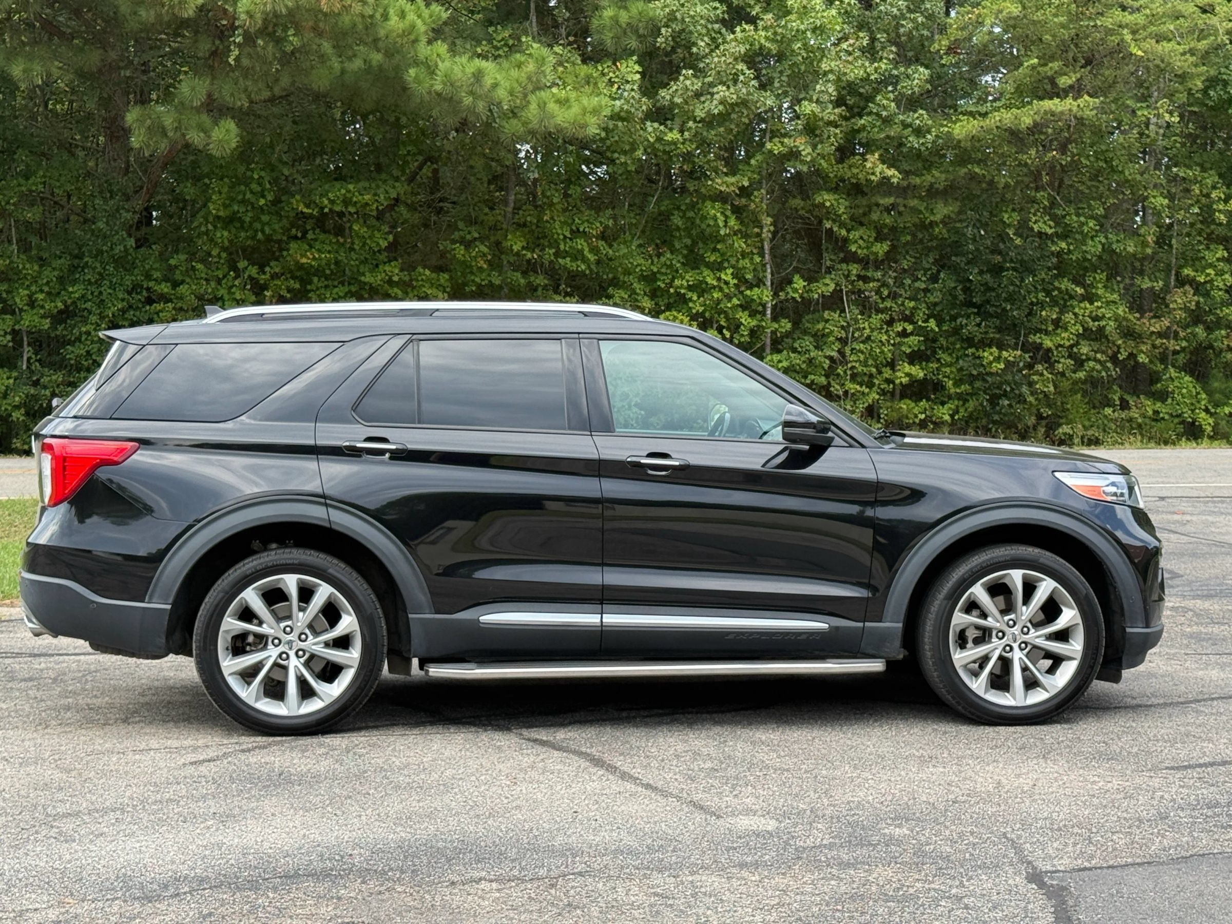 Used 2021 Ford Explorer Platinum w/ Equipment Group 601A AWD/4WD image 3