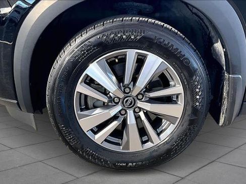 Certified 2023 Nissan Pathfinder SL w/ Lighting Package (N92) image 10