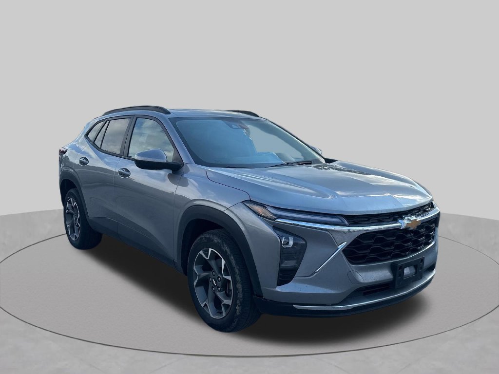 Used 2024 Chevrolet Trax LT w/ Sunroof Package FWD image 40