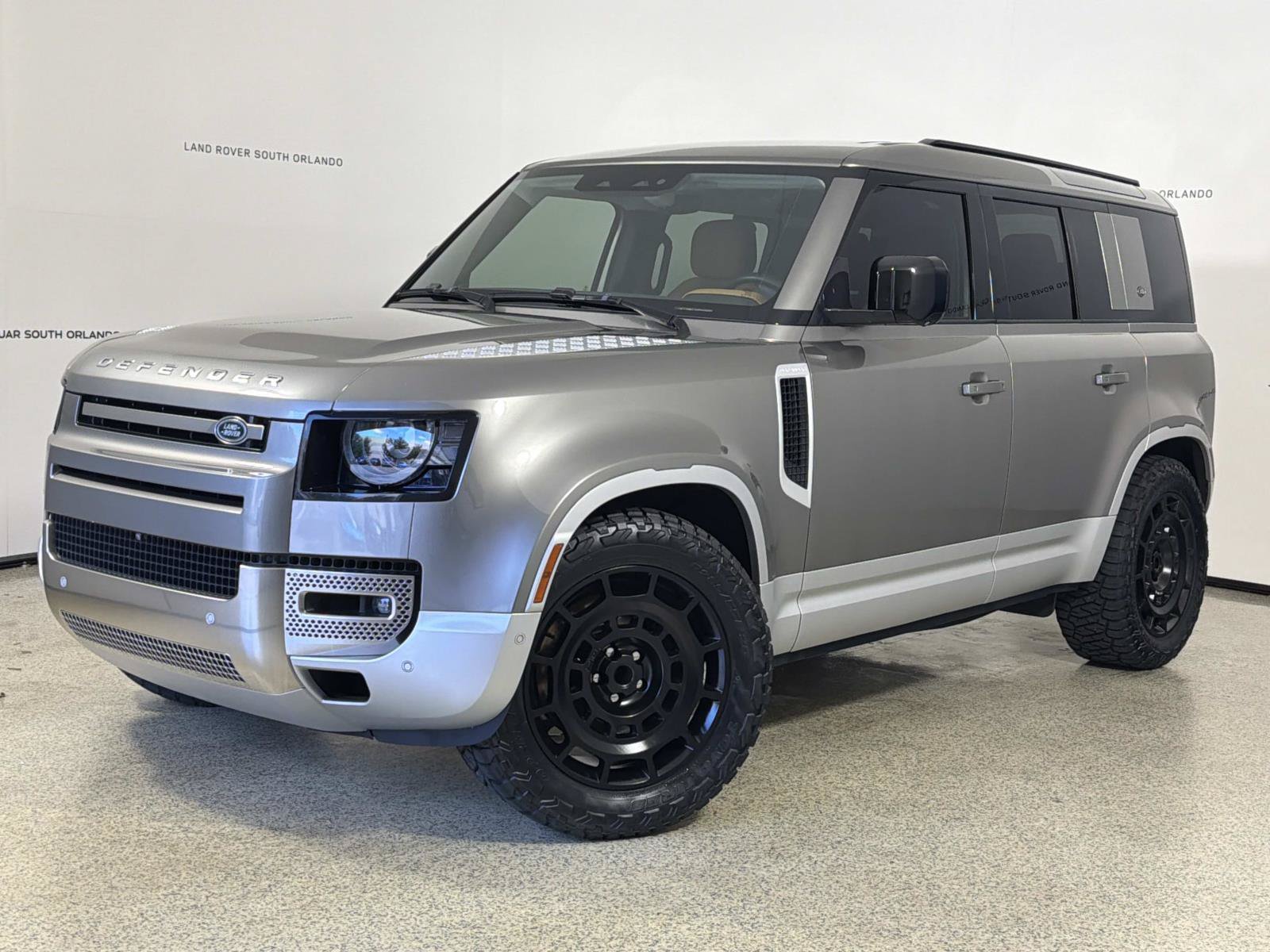 Used 2023 Land Rover Defender 110 SE AWD/4WD image 1