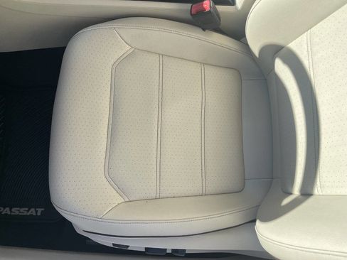 Used 2018 Volkswagen Passat 2.0T R-Line image 15