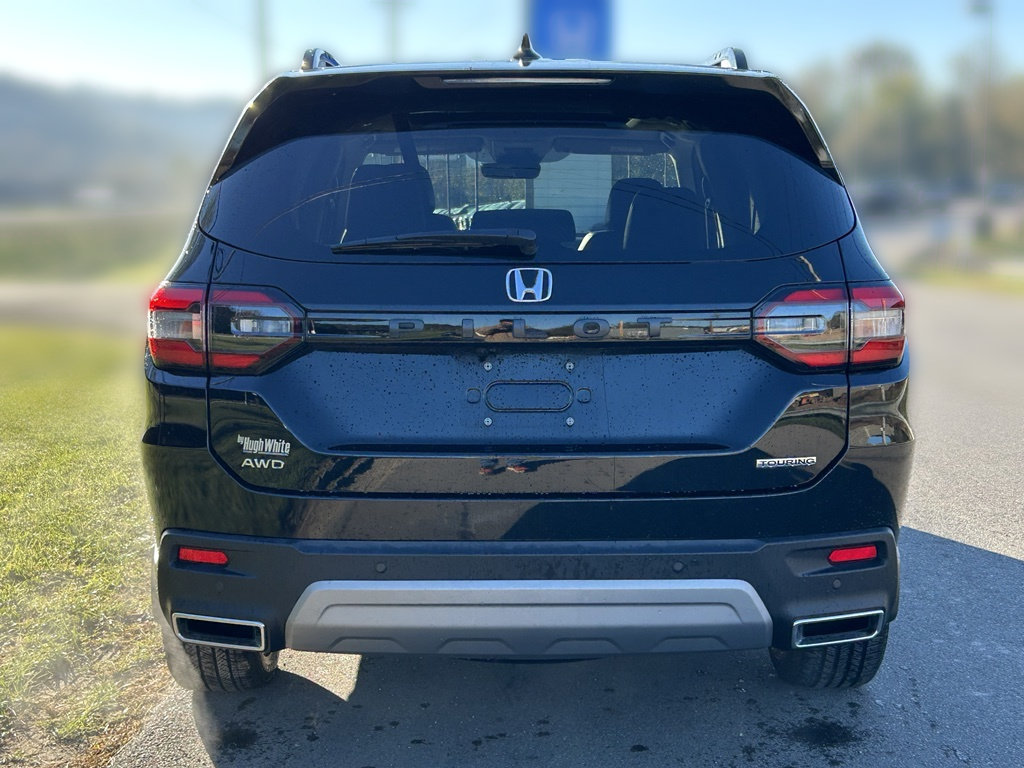 Used 2025 Honda Pilot Touring image 4