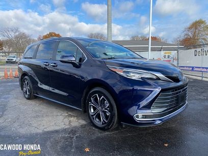 Used 2025 Toyota Sienna Platinum