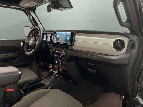 Used 2024 Jeep Wrangler Unlimited image 70