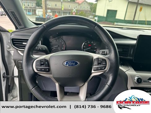 Used 2022 Ford Explorer XLT w/ Equipment Group 202A AWD/4WD image 16