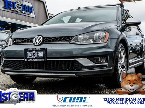 Used 2017 Volkswagen Golf S image 1